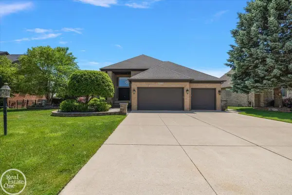 49572 Compass Point, Chesterfield Twp, MI 48047