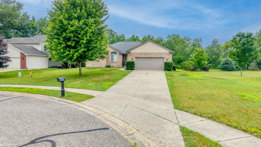 2059 Pinebrook Meadow, Howell, MI 48843 - #2