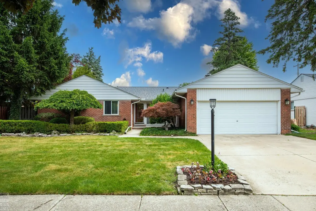 930 E Crescent, Grosse Pointe Woods, MI 48236 - #1