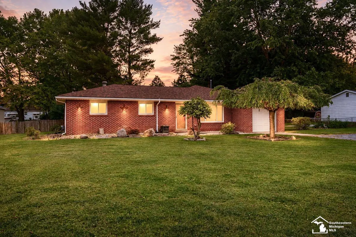 8940 Woodside, Temperance, MI 48182 - #1
