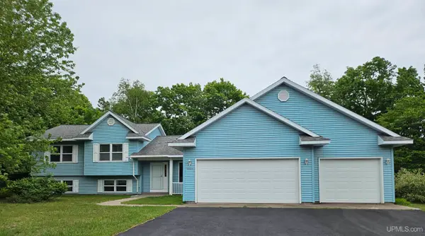 1021 Crestwood Glade, Hancock, MI 49930