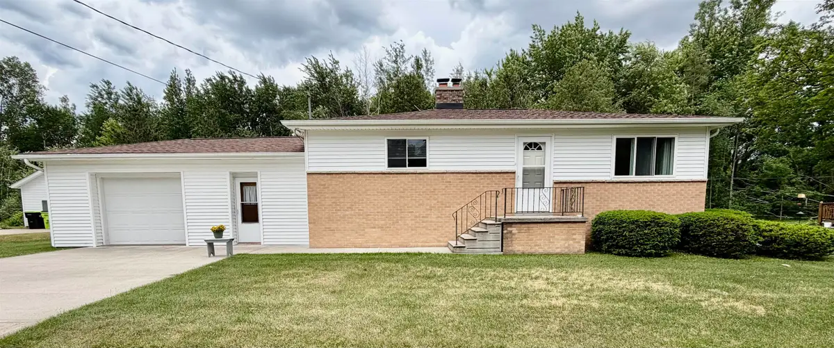 216 E 8th, Pinconning, MI 48650 - #1