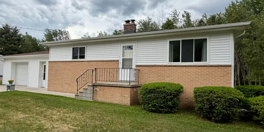 216 E 8th, Pinconning, MI 48650 - #2