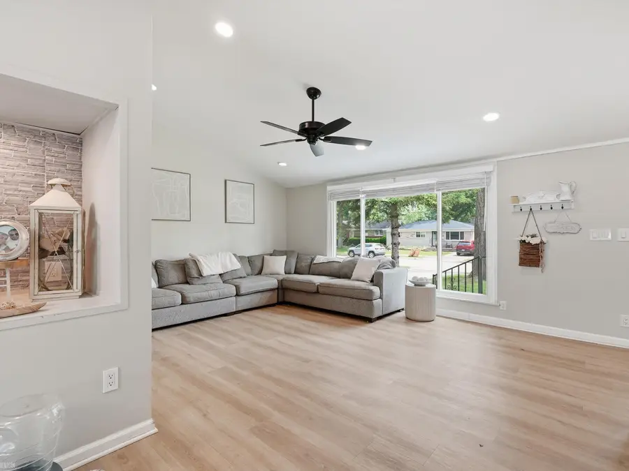 22245 Raymond, Saint Clair Shores, MI 48082 - #3