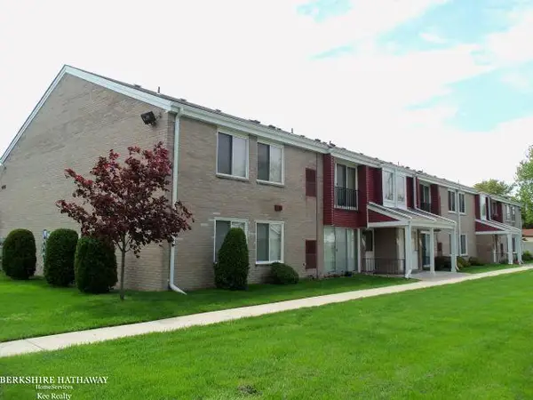 409 Sunset #Unit 32, Saint Clair Shores, MI 48082