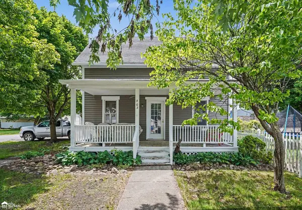 703 Brady, Chesaning, MI 48616