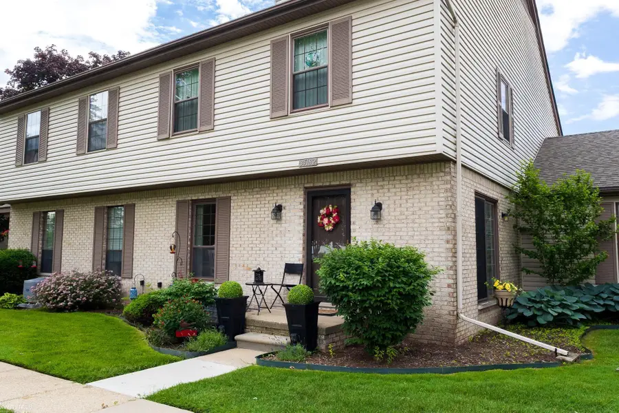 35182 N Bay Cir, Harrison Township, MI 48045 - #2