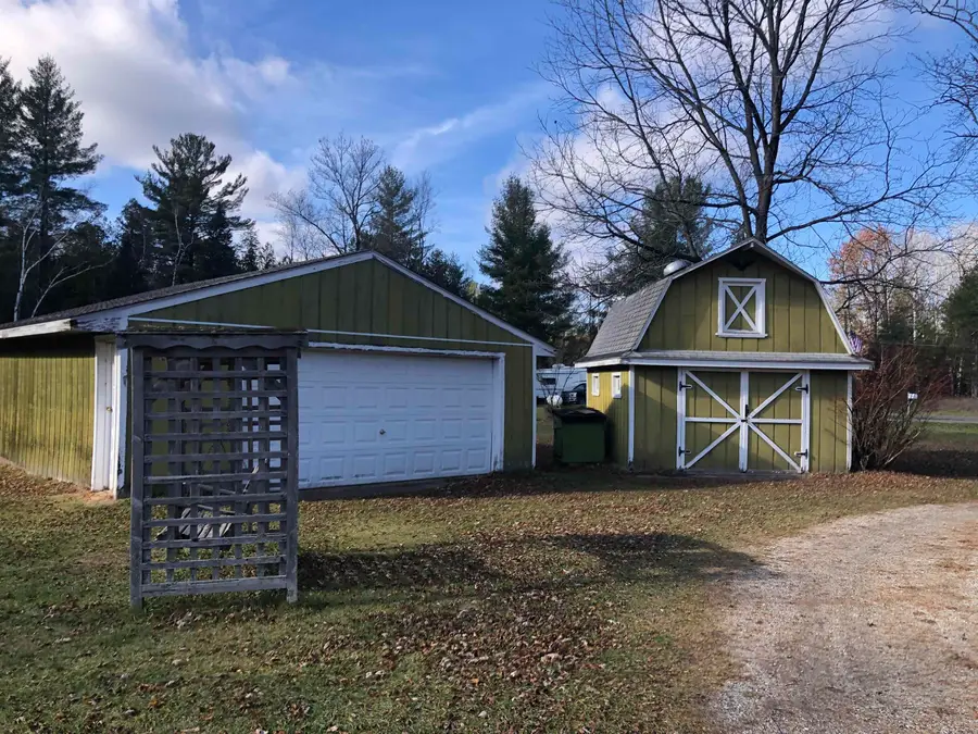 421 W Washington, Farwell, MI 48622 - #3
