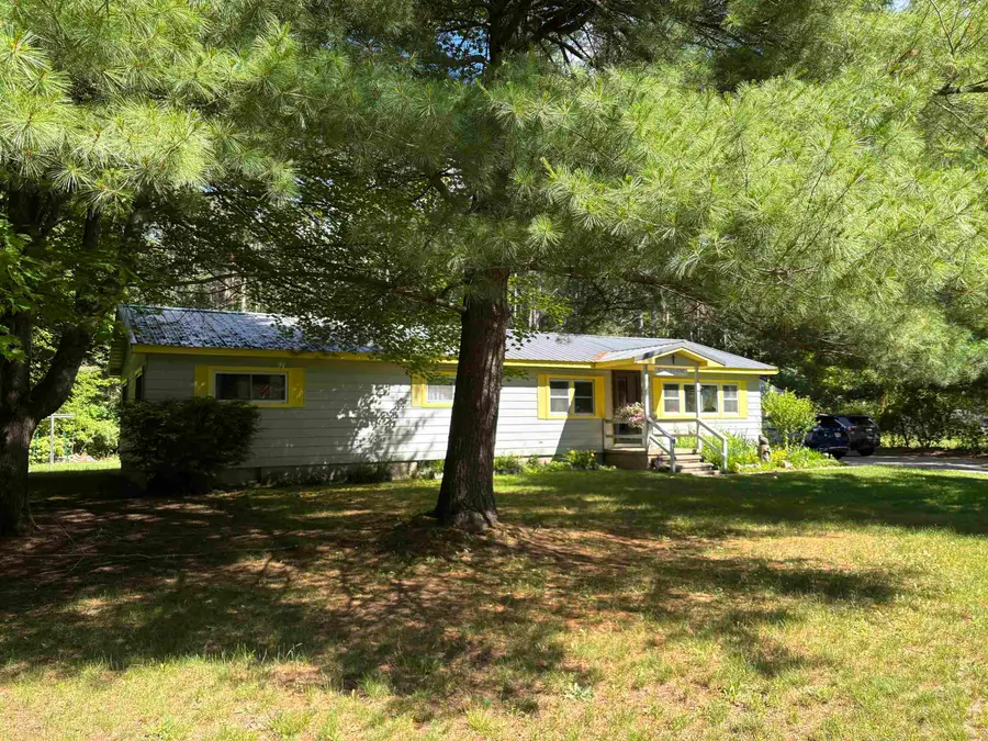 2190 Pine Crescent, Farwell, MI 48622 - #2