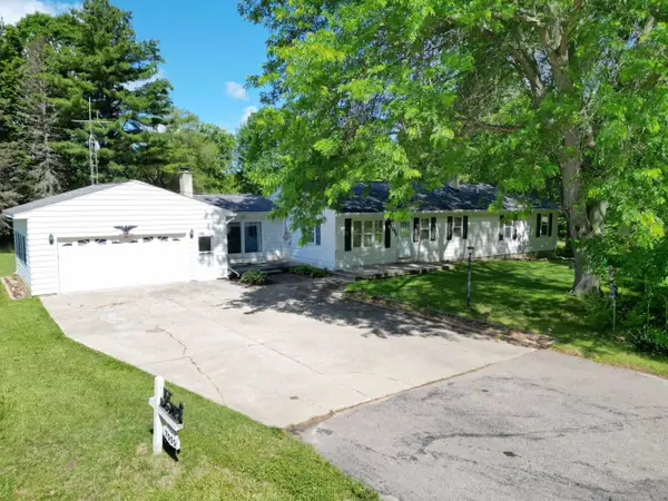 7099 N Henderson, Davison, MI 48423