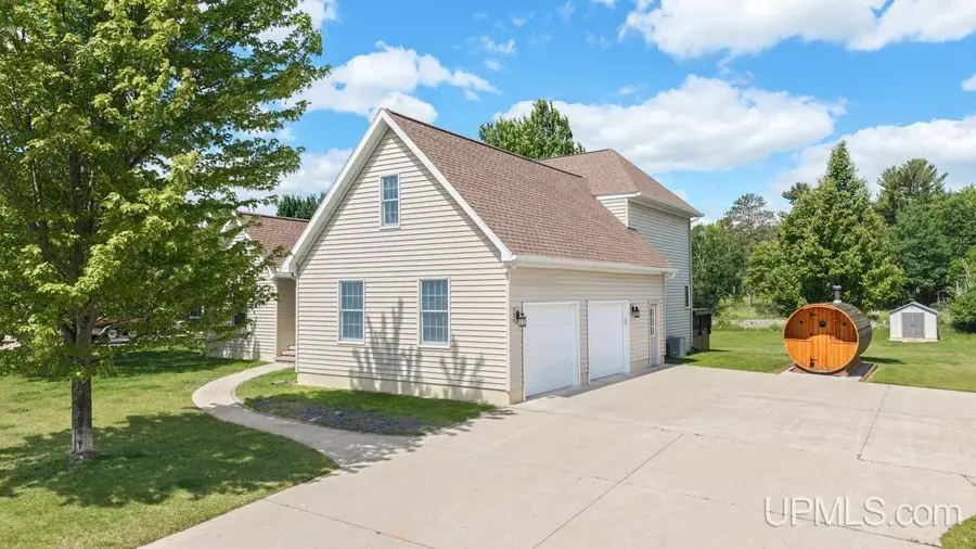 520 S 32nd, Escanaba, MI 49829 - #2