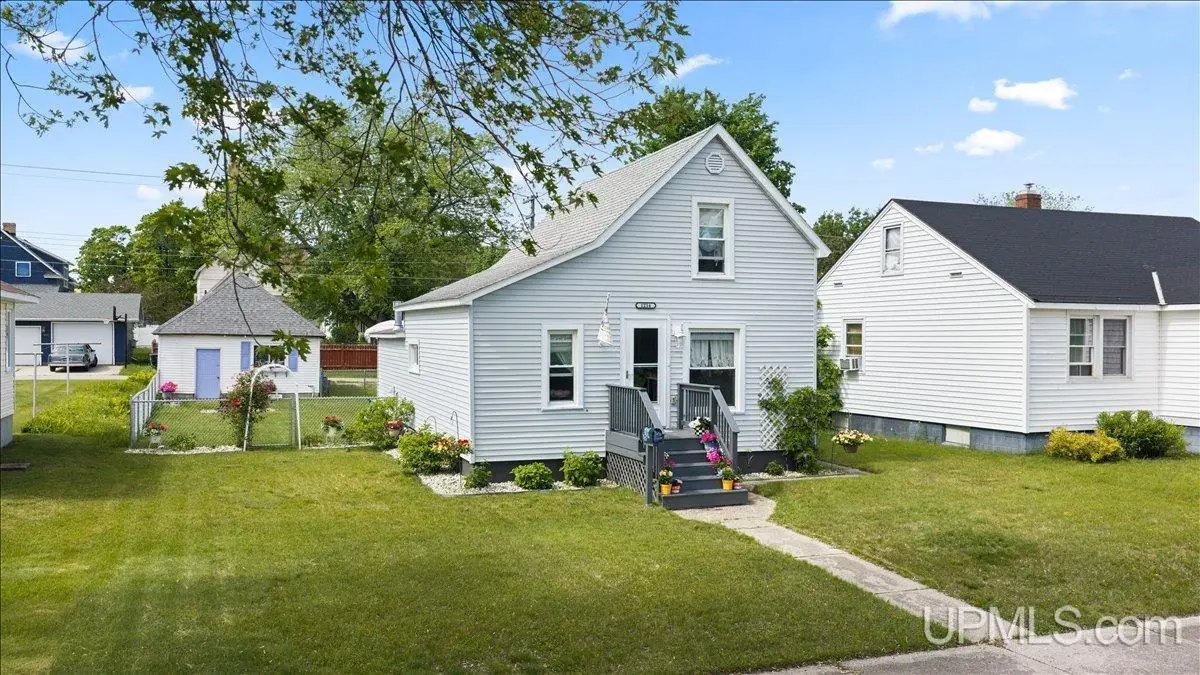 1214 Montana, Gladstone, MI 49837 - #1
