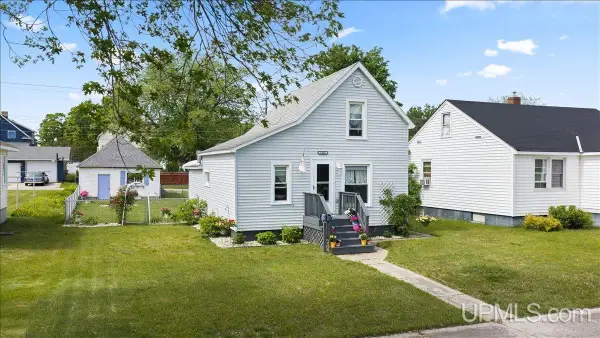 1214 Montana, Gladstone, MI 49837
