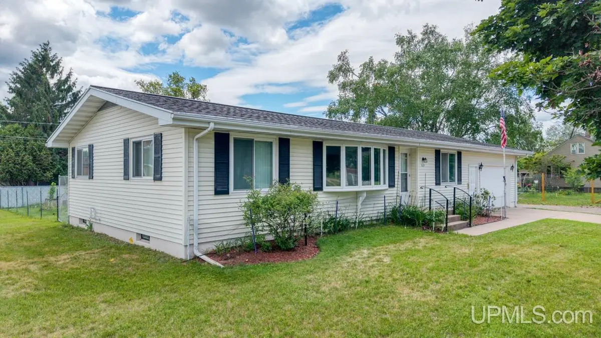 809 W Hughitt, Iron Mountain, MI 49801 - #1