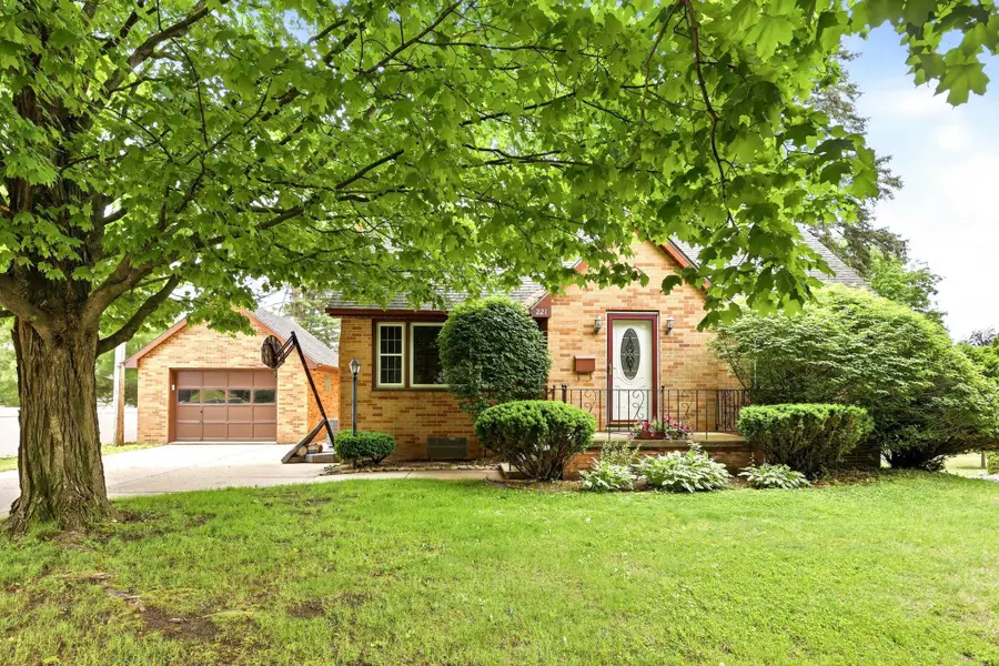 221 Saginaw, Vassar, MI 48768 - #2