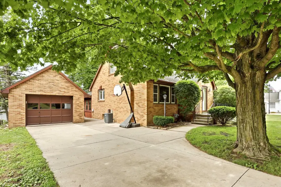 221 Saginaw, Vassar, MI 48768 - #3