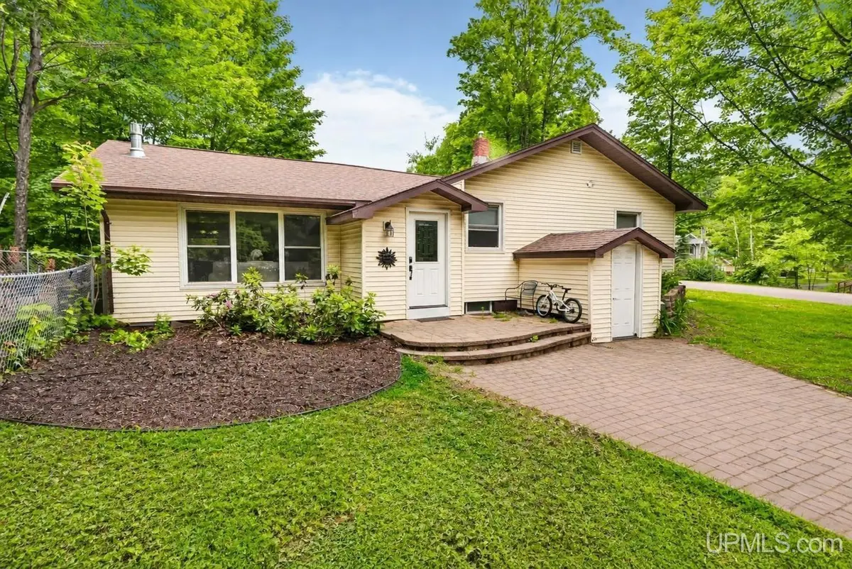 1695 Vandenboom, Marquette, MI 49855 - #1