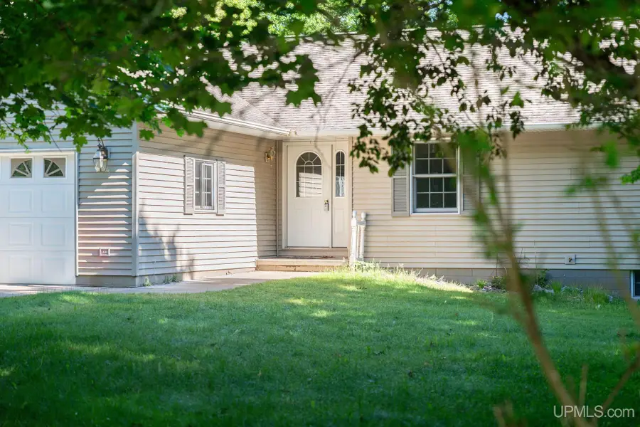 22 Stephen Lee, Marquette, MI 49855 - #3