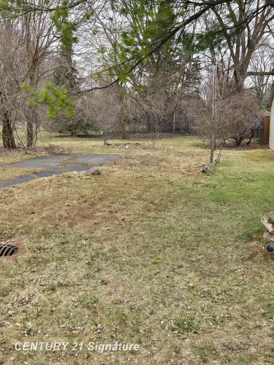 655 Lutzke, Saginaw, MI 48609 - #2