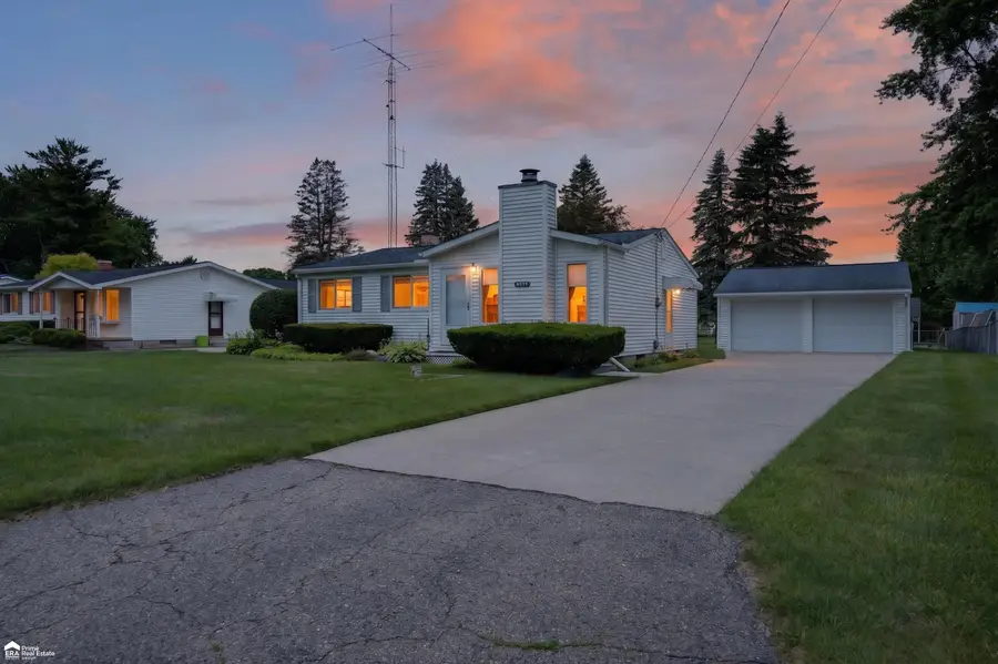 1442 Kettering, Burton, MI 48509 - #2