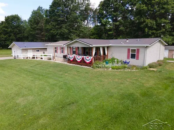 2202 W Huckleberry, Sanford, MI 48657