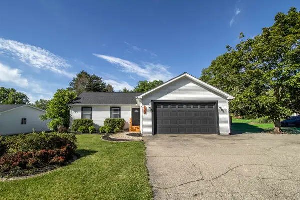 1389 N Long Lake, Fenton, MI 48430