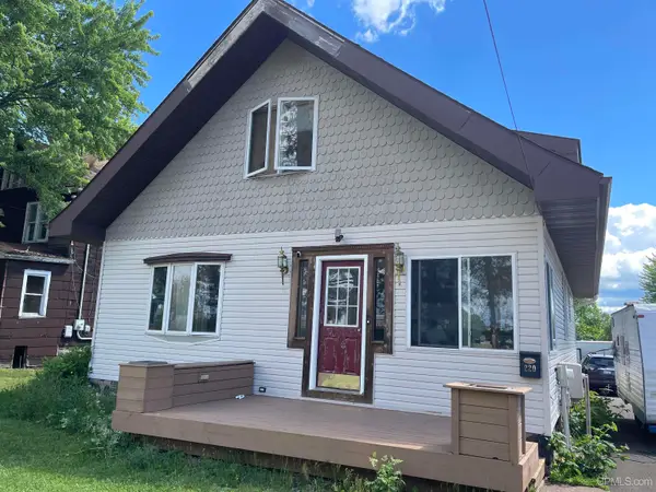 220 Park, Ironwood, MI 49938
