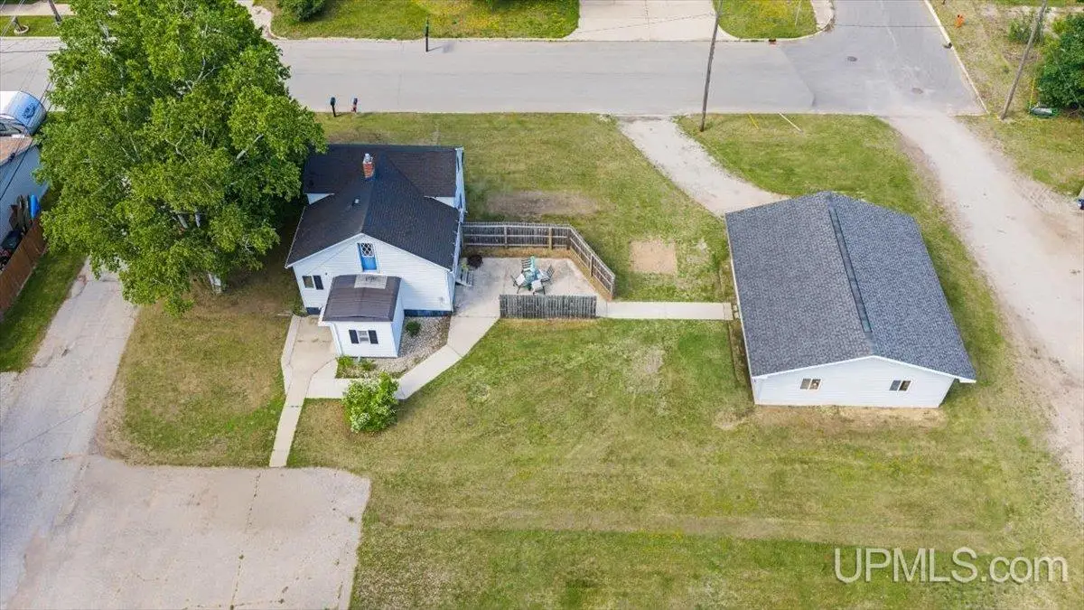 1611 10th Ave N, Escanaba, MI 49829 - #1
