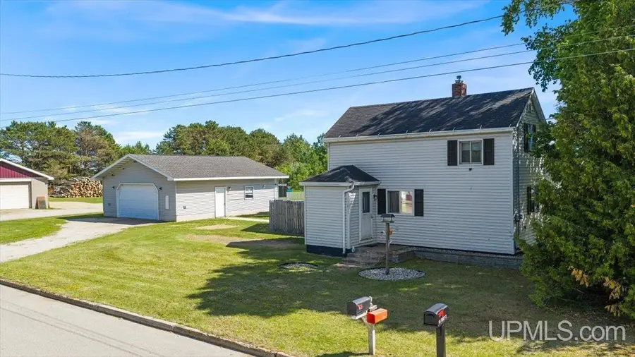1611 10th Ave N, Escanaba, MI 49829 - #3
