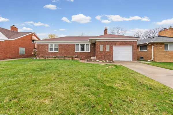 21831 Edgewood, Saint Clair Shores, MI 48080