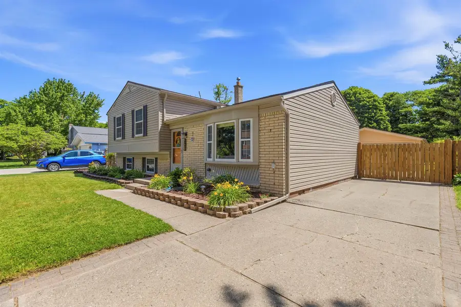41688 Tetley Dr, Sterling Heights, MI 48313 - #3