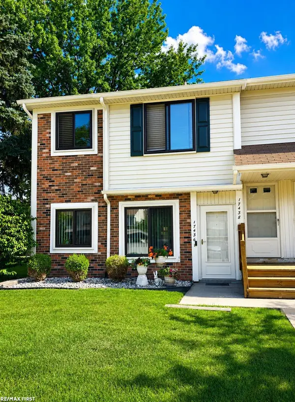 17438 Utica Oaks, Roseville, MI 48066