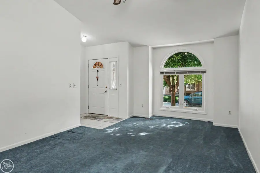 35914 Fierimonte #Unit 16 Bldg 4, Clinton Township, MI 48035 - #3