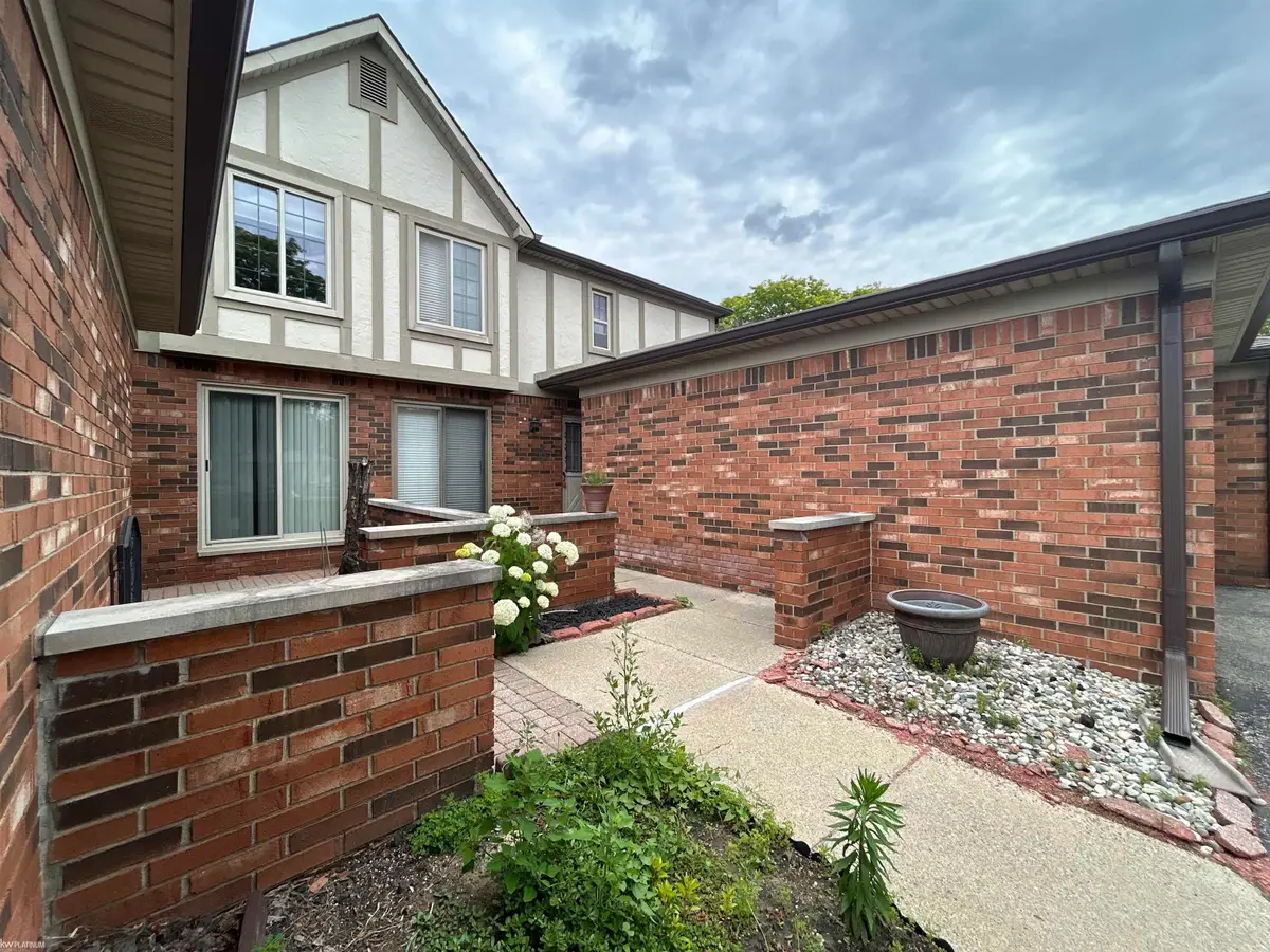 49283 Ashley, Shelby, MI 48315 - #1