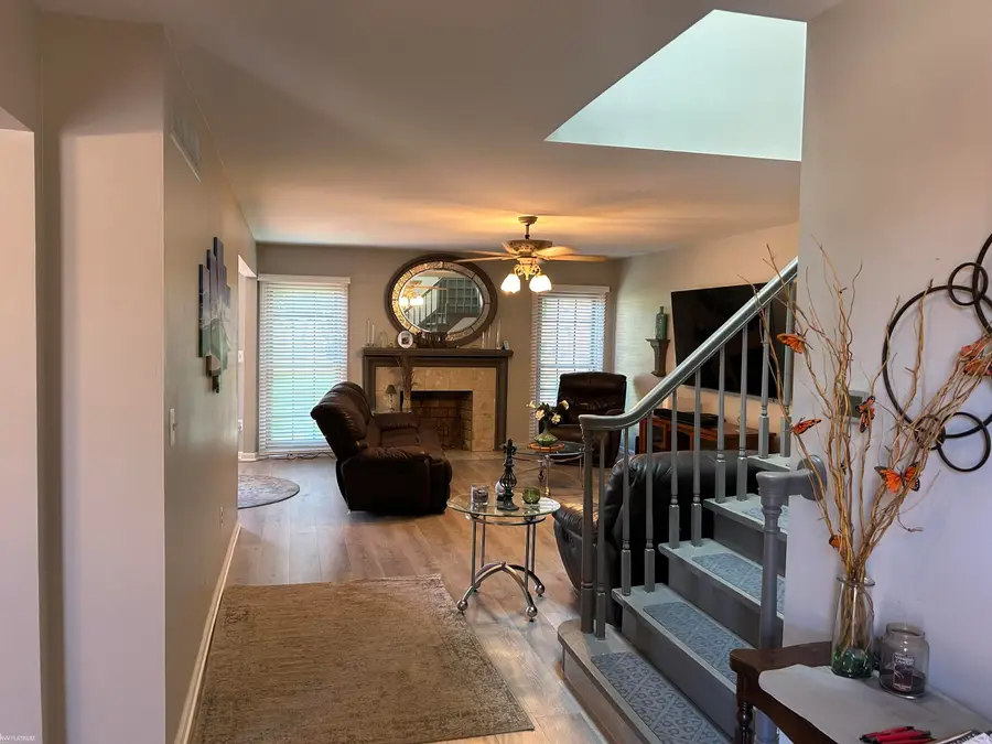 49283 Ashley, Shelby, MI 48315 - #2
