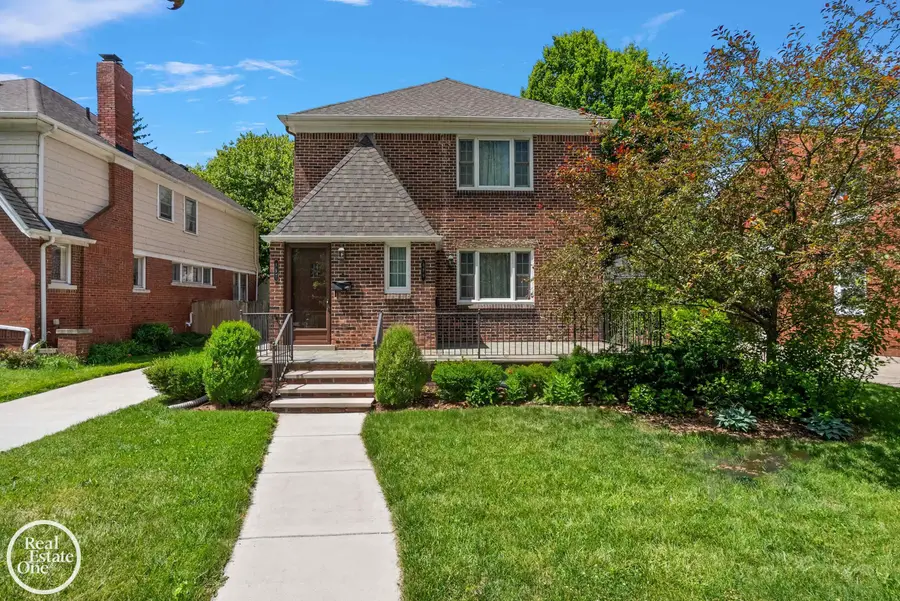 897 Rivard, Grosse Pointe, MI 48230 - #2