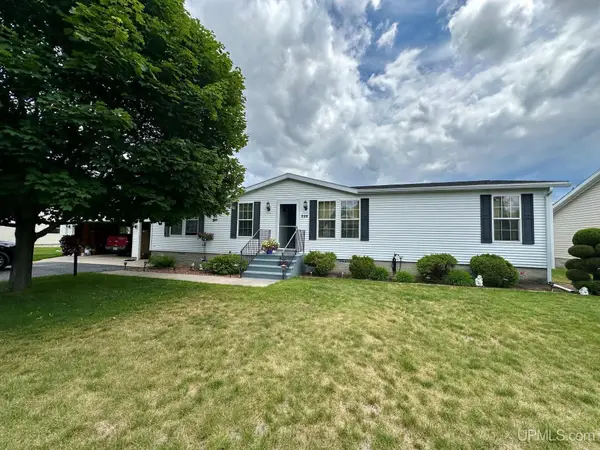 26 Kenneally, Gladstone, MI 49837