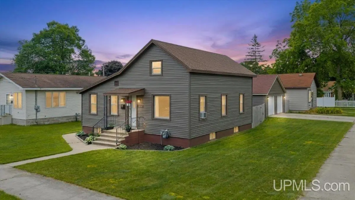 202 S 3rd, Gladstone, MI 49837 - #1