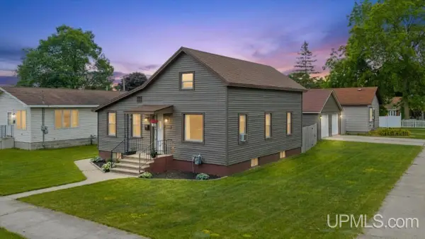 202 S 3rd, Gladstone, MI 49837