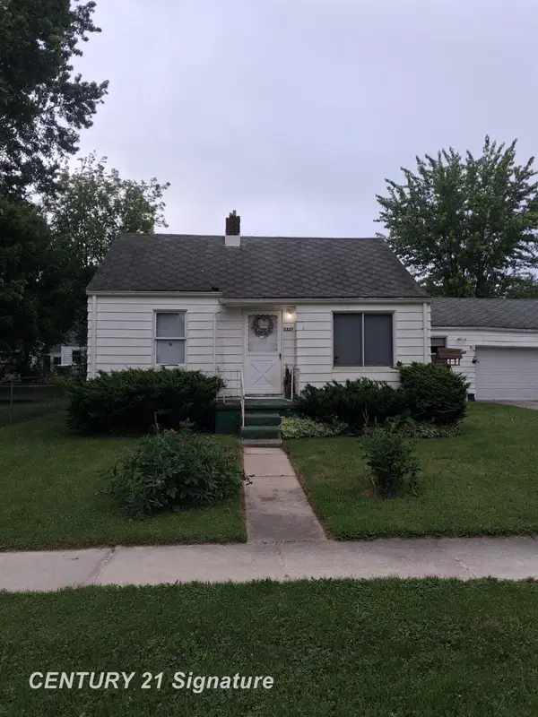 3227 W Parkway, Flint, MI 48504