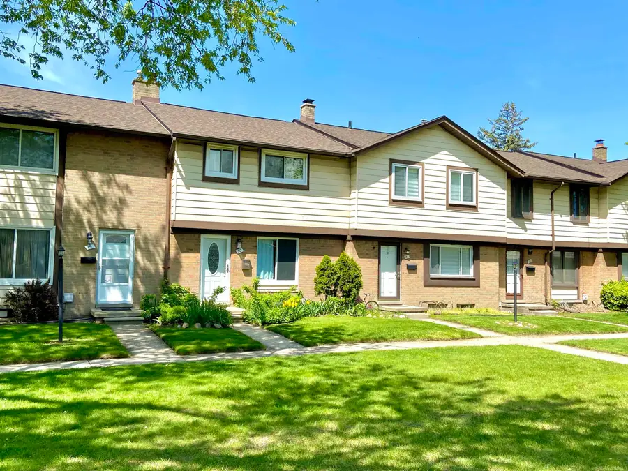 8401 Eighteen Mile # 20, Sterling Heights, MI 48313 - #3