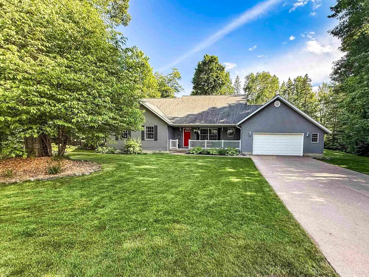 1055 Highland, Ishpeming, MI 49849 - #1