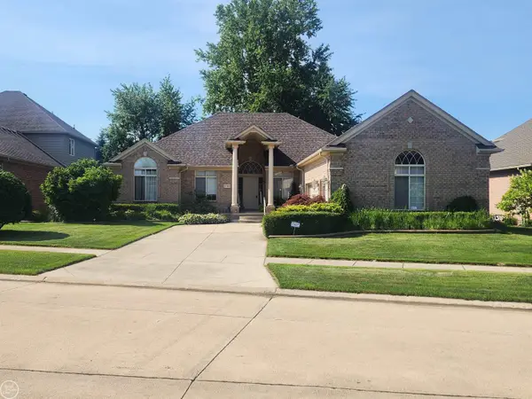 21766 Ambassador, Macomb, MI 48044