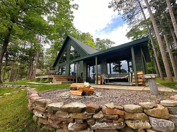 312 Kawbawgam, Marquette, MI 49855