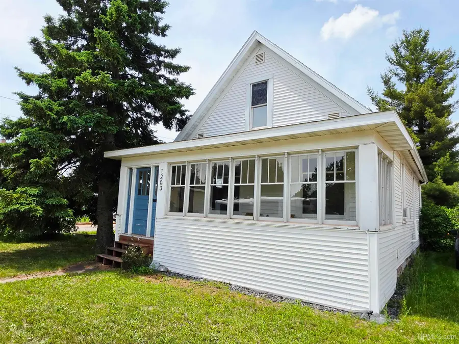 1203 N 3rd, Ishpeming, MI 49849 - #3