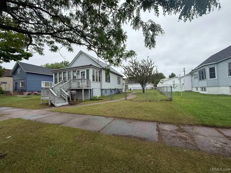 1112 Montana, Gladstone, MI 49837 - #3