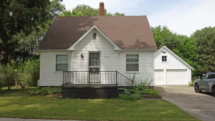 326 S Clark, Chesaning, MI 48616 - #2