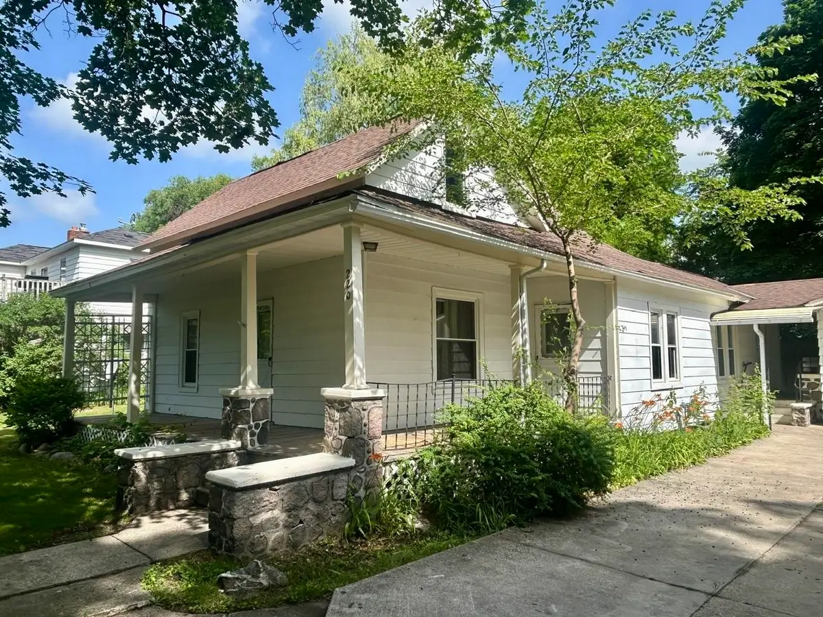 220 W Beech, Gladwin, MI 48624 - #1