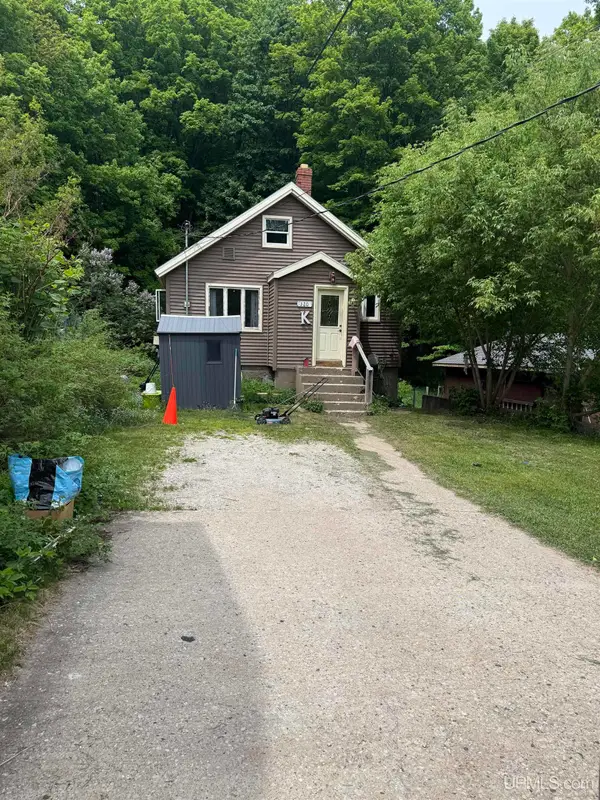 320 Fir, Munising, MI 49862