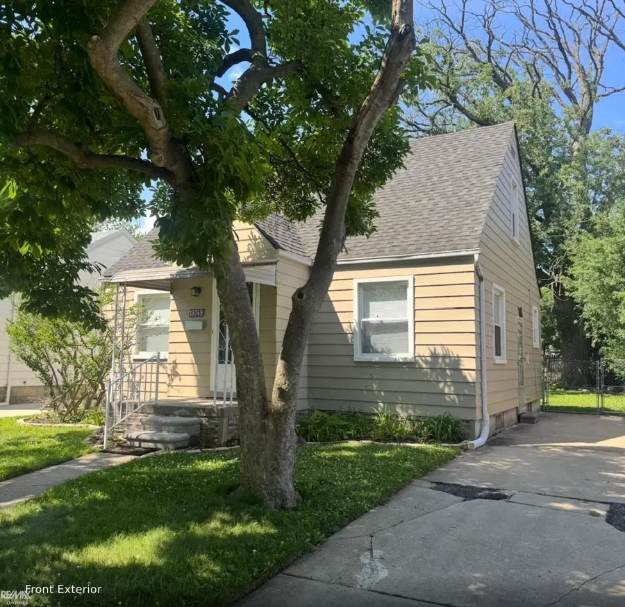19749 Washtenaw, Harper Woods, MI 48225 - #2